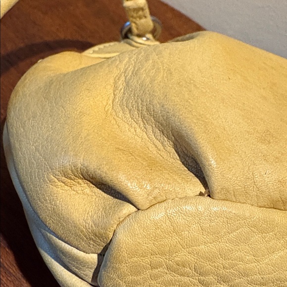 Fossil Crossbody Bag genuine leather
Yellow/mustard color front lock detail NWOT - Picture 11 of 17